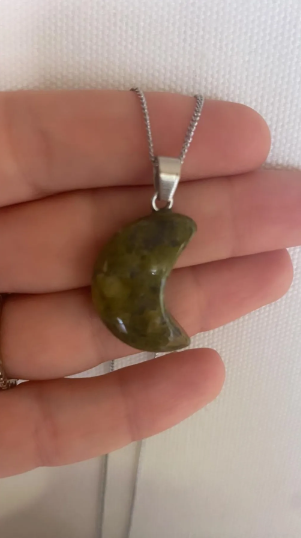 Kanada Yeşimi Ay Şeklinde Kolye