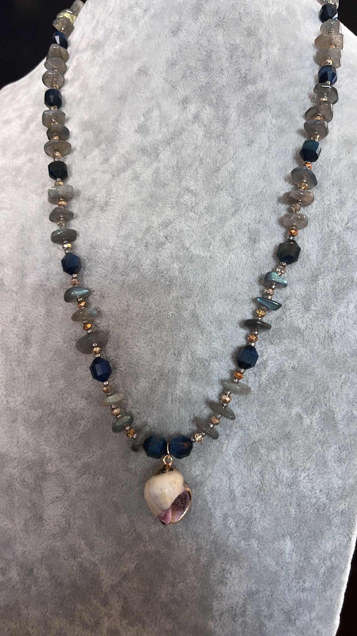 İstiridye Doğal Taş Kolye