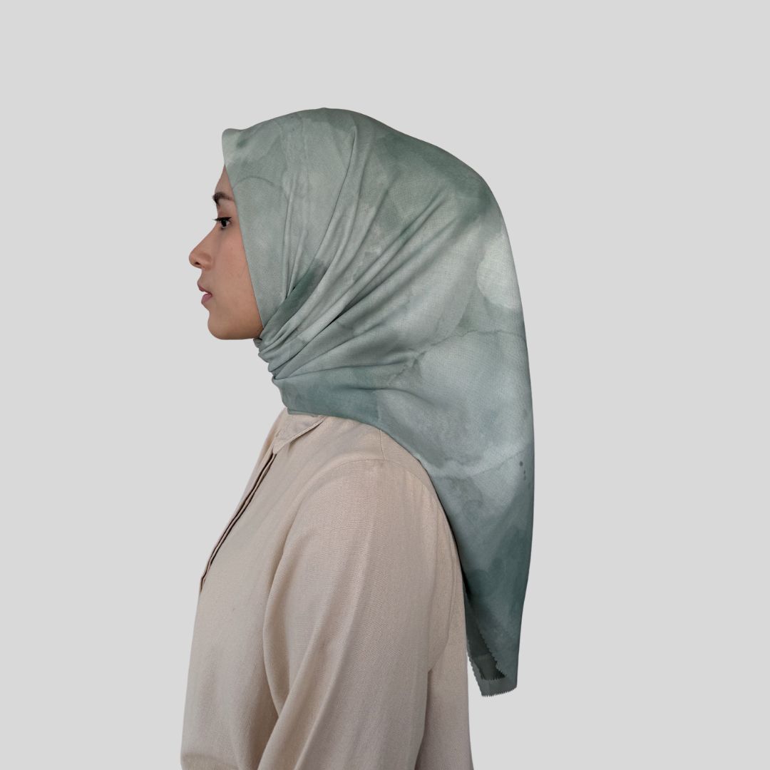 Batik Desenli Kare Tesettür Eşarp