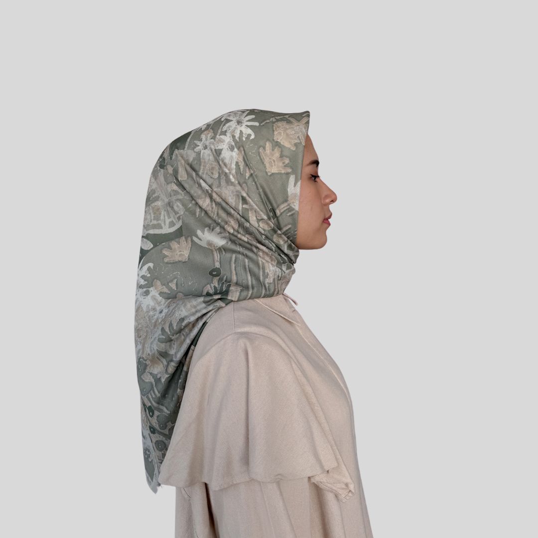 Batik Desenli Kare Tesettür Eşarp