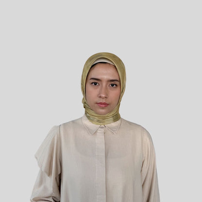 Batik Desenli Kare Tesettür Eşarp