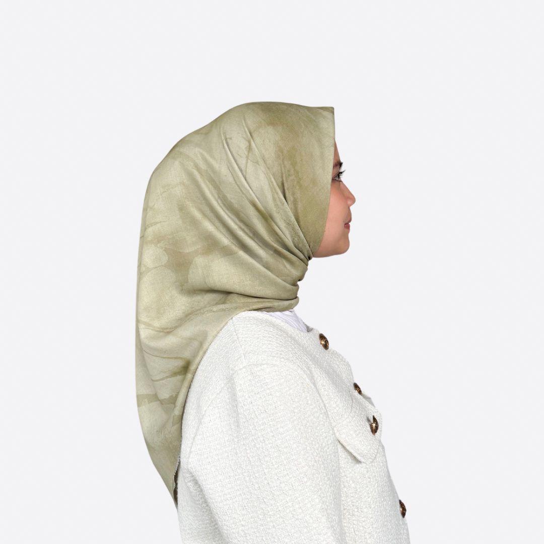 Batik Desenli Kare Tesettür Eşarp
