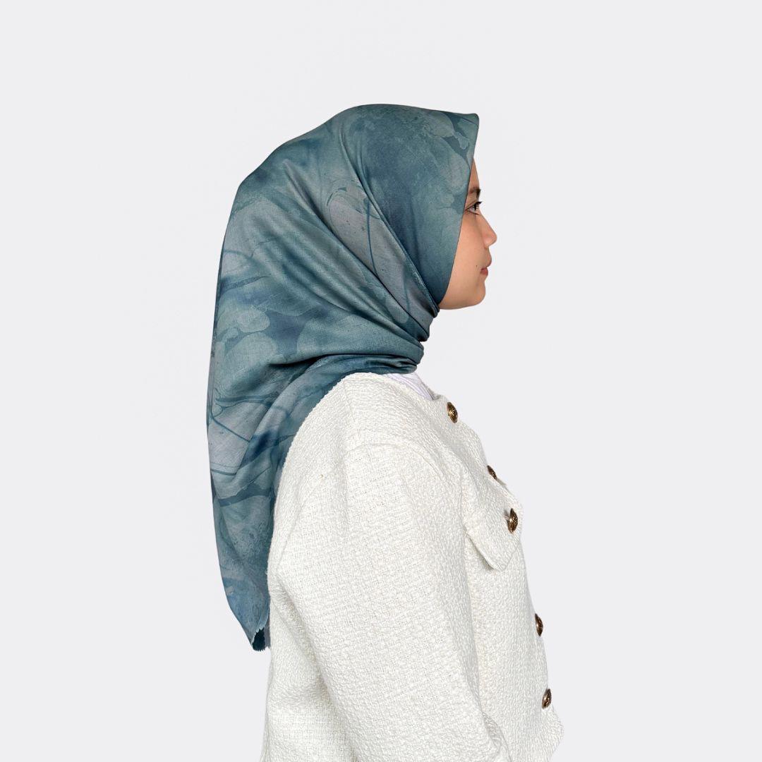 Batik Desenli Kare Tesettür Eşarp