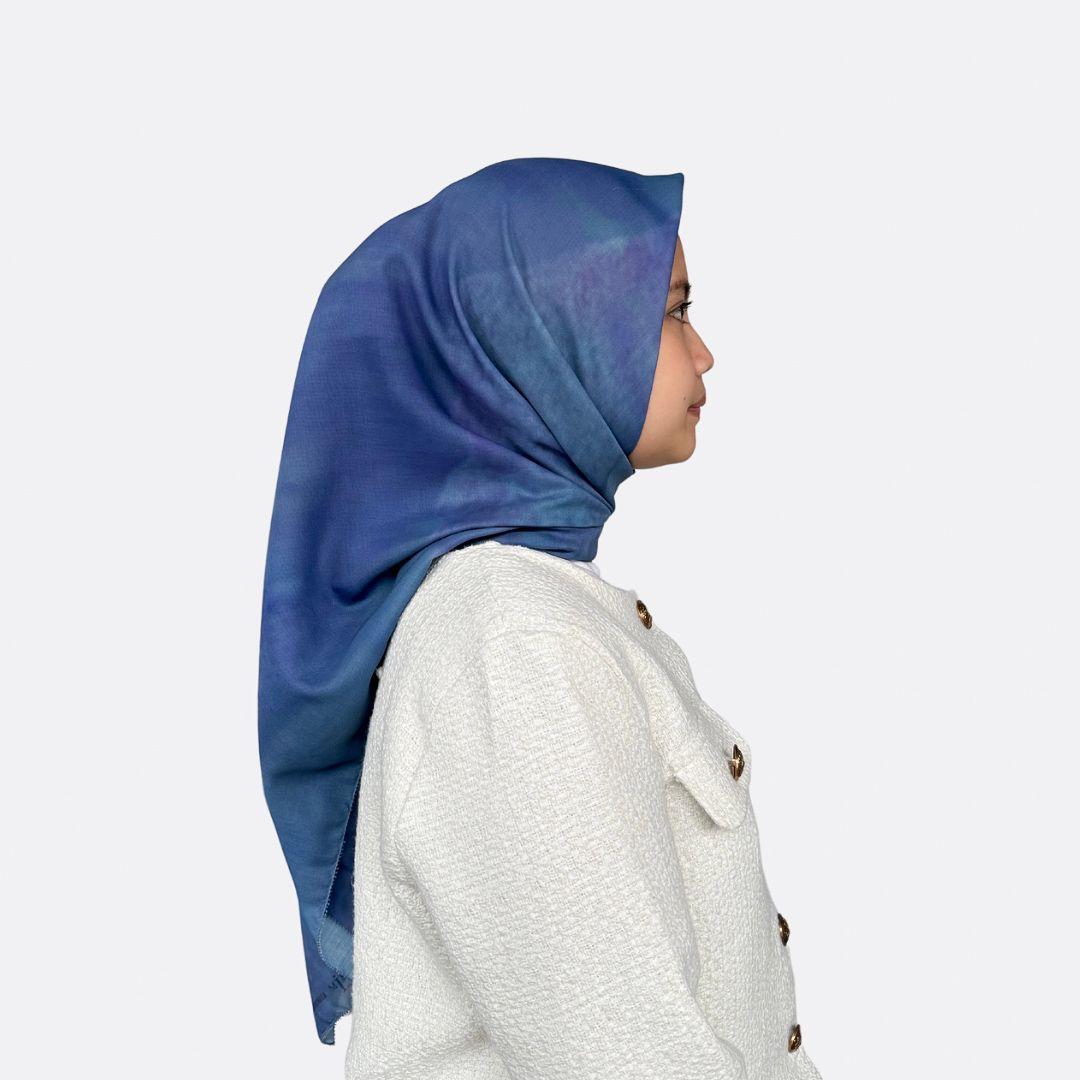 Batik Desenli Kare Tesettür Eşarp