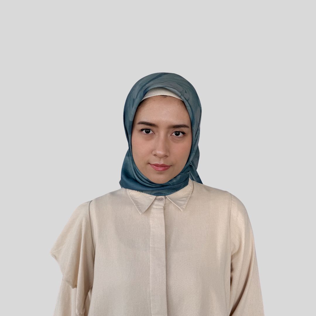 Batik Desenli Kare Tesettür Eşarp