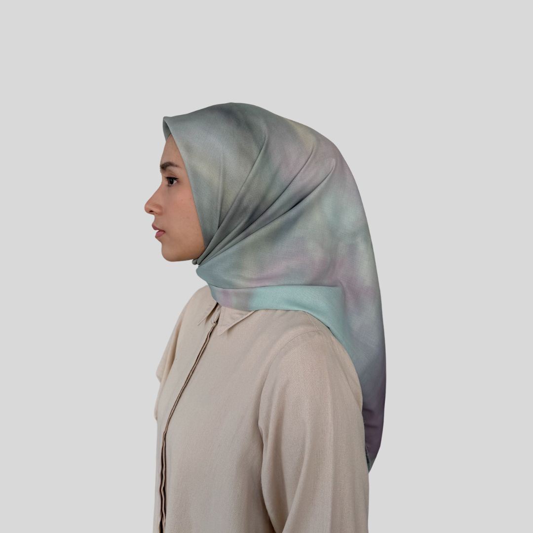 Batik Desenli Kare Tesettür Eşarp