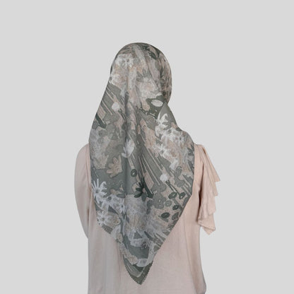 Batik Desenli Kare Tesettür Eşarp
