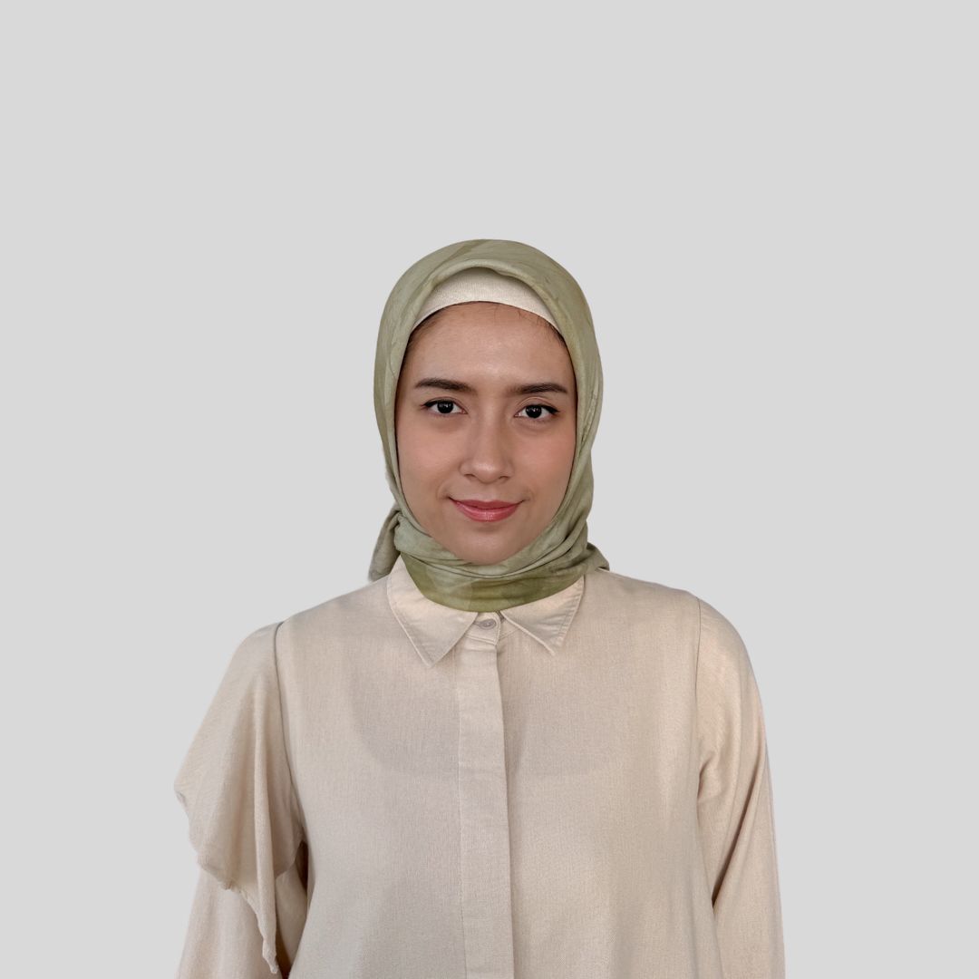 Batik Desenli Kare Tesettür Eşarp