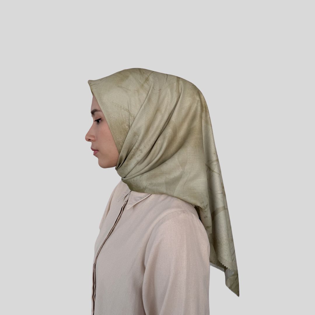 Batik Desenli Kare Tesettür Eşarp