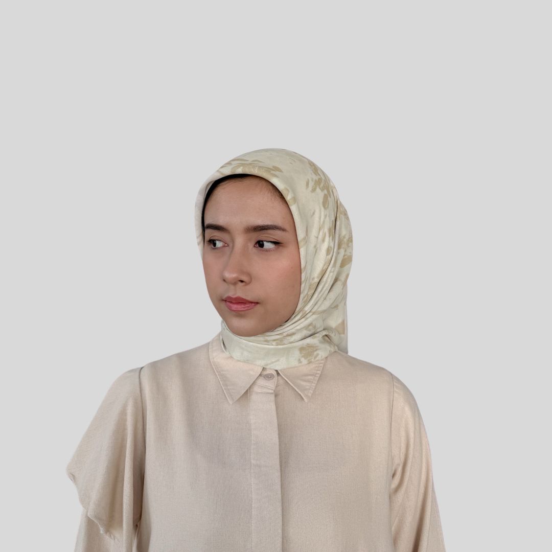 Batik Desenli Kare Tesettür Eşarp